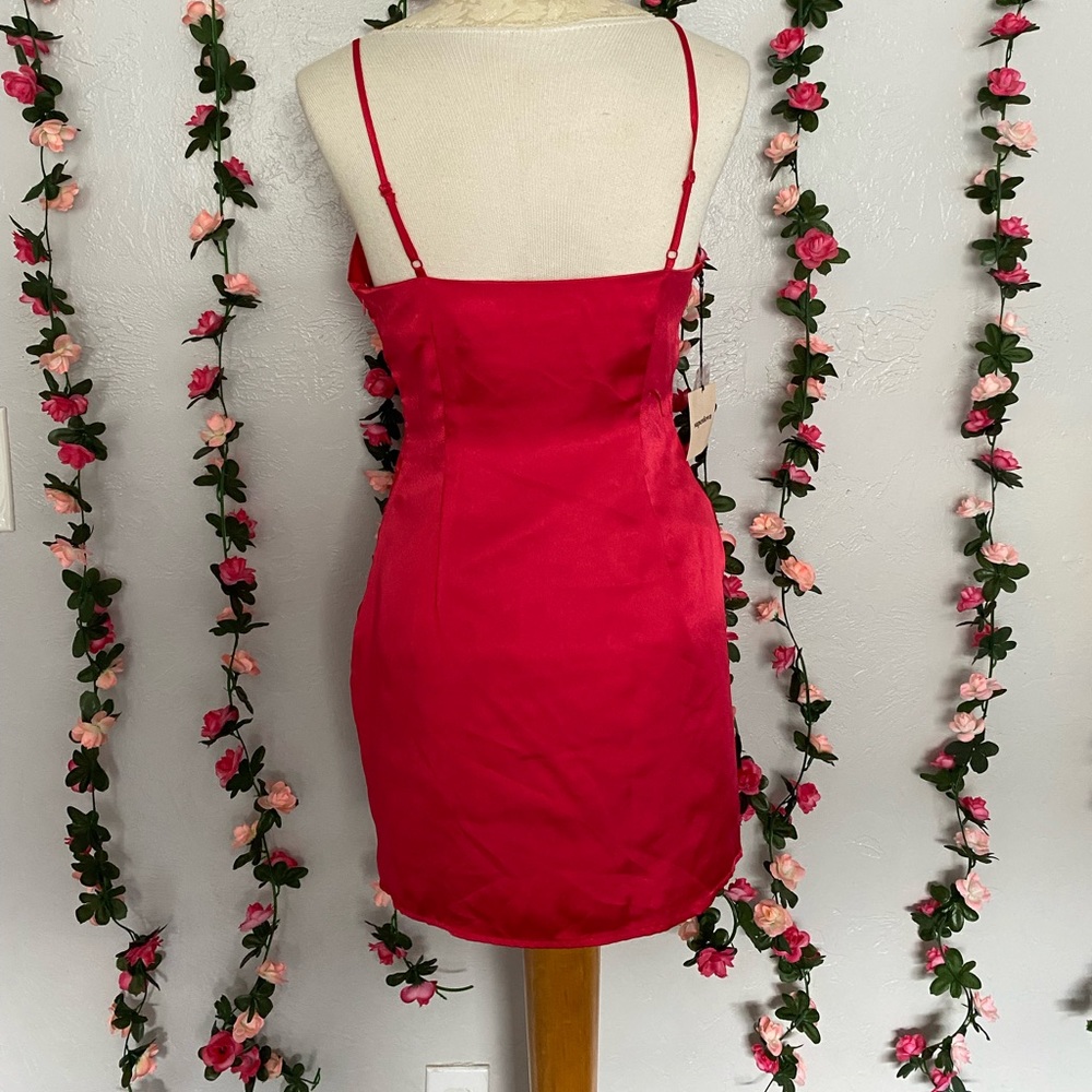 Red dress - Picture 2 of 4